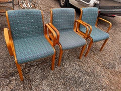 Bill Stephens para Knoll Furniture Sillón de madera curvada (24 disponibles)