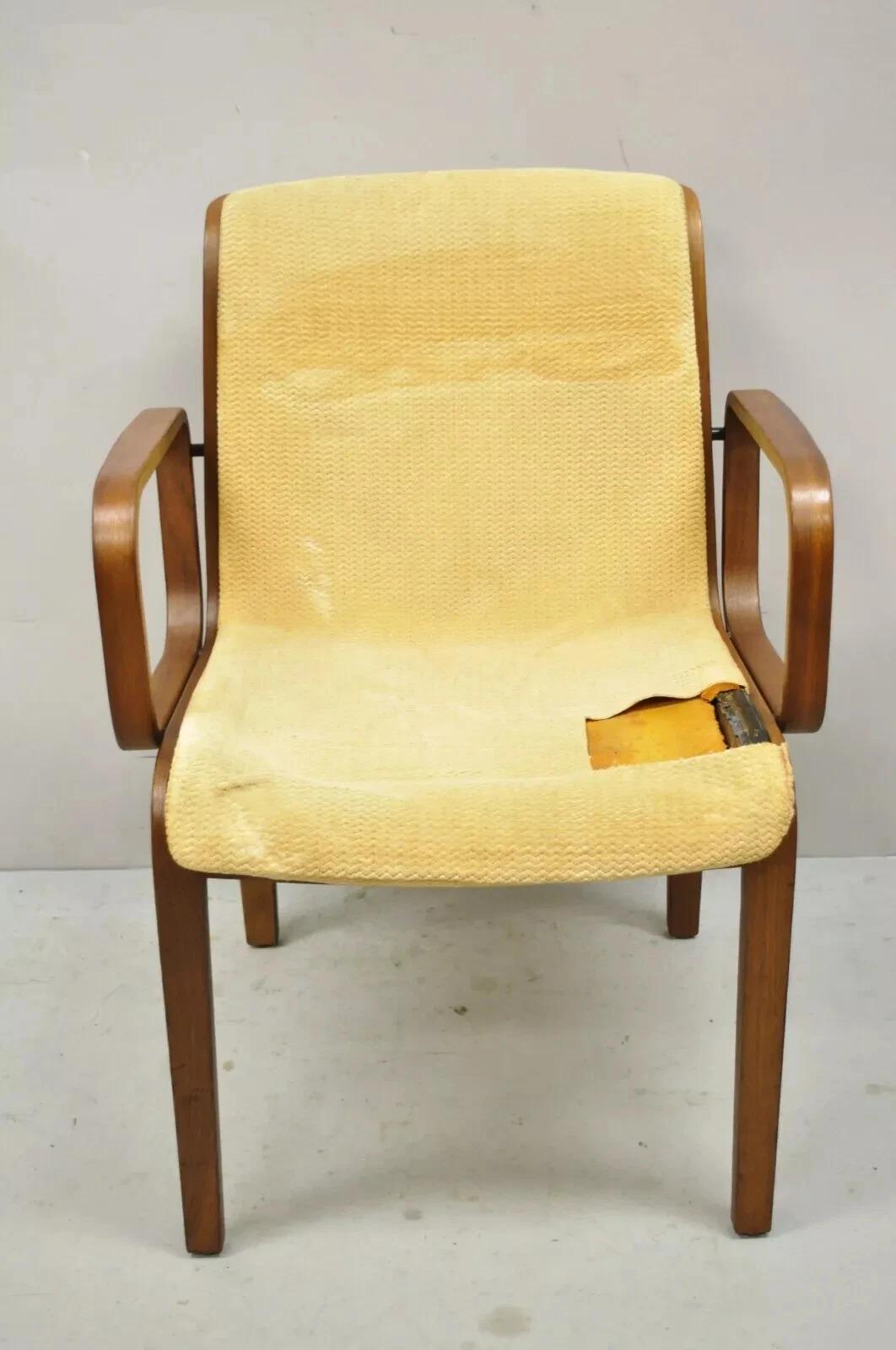 Vintage Bill Stephens für Knoll Mid Century Modern Bentwood gepolstert Dining Arm Chair. Circa Mitte des 20. Jahrhunderts. Abmessungen: 31
