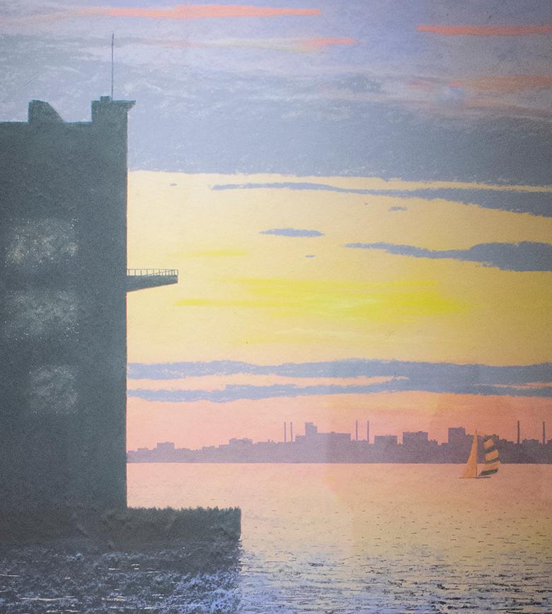Weehawken, Milogna (imprimé encadré coloré à la main du coucher de soleil en New Jersey des années 1970) - Gris Landscape Print par Bill Sullivan