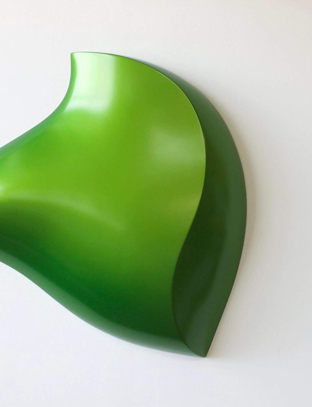 This beautiful green minimalist sculptural work explores the evocative power monochrome color. Originally working as a painter, Thompson focused on Minimalism. In his sculptural work, monochrome serves as format for color exploration.

The actual