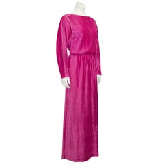 Robe d'hôtesse en velours rose Bill Tice des années 1980