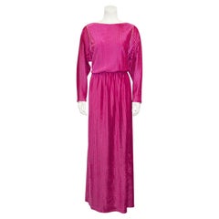 Robe d'hôtesse en velours rose Bill Tice des années 1980