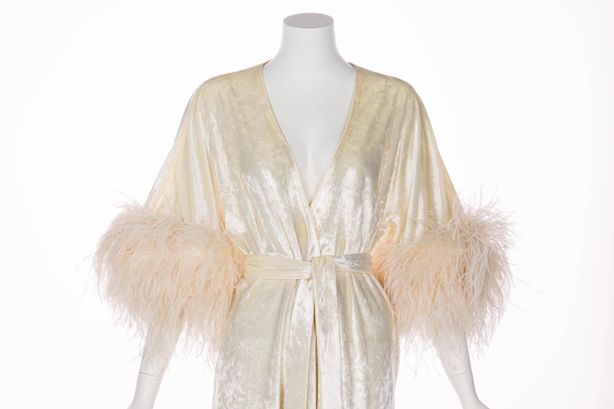 Bill Tice Cream Velvet Feather Trim Caftan Robe 1970s In Excellent Condition In Boca Raton, FL