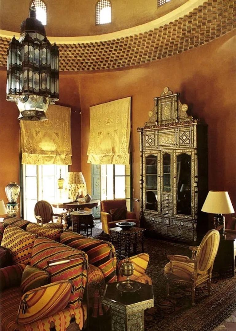 Rare reference book on the work of interior designer and decorator Bill Willis, 1937-2009. Concentration on his work in Marrakesh and other areas of Morocco. 

The book is authored and styled by Marian McEvoy over a 5 year period where she found