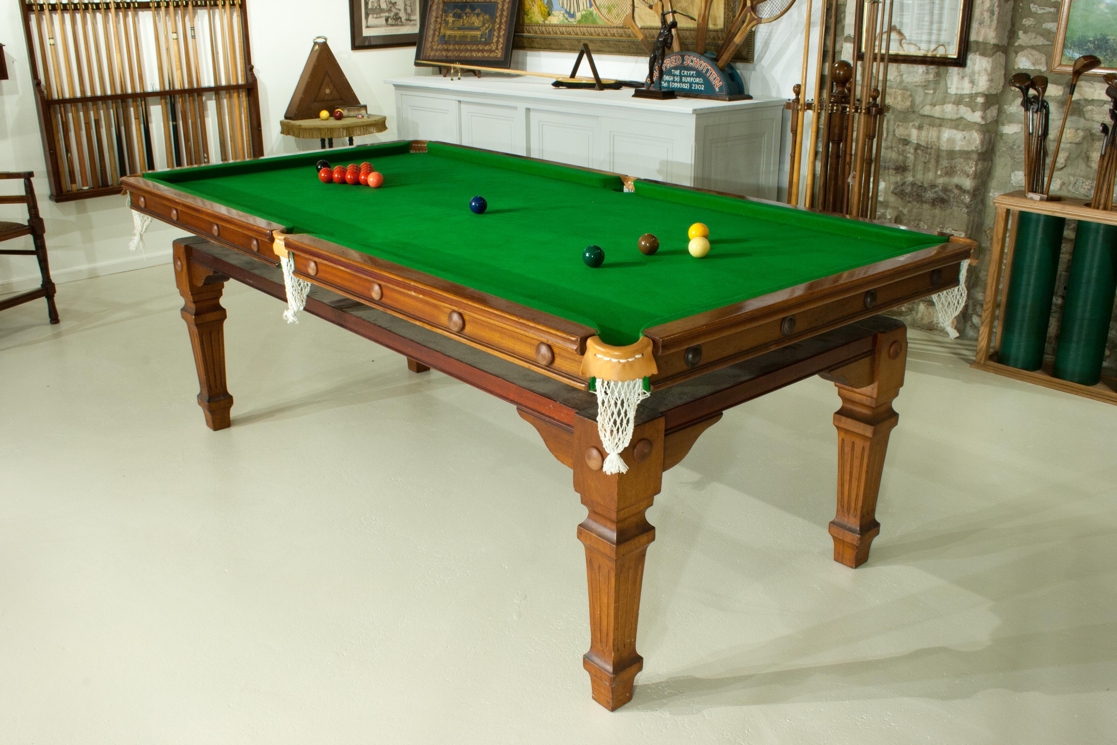 7ft Riley Snooker Billiard dining table
A fine quality early 20th century mahogany dining snooker, billiard, pool table by E. J. Riley Ltd., of Accrington. The Dual height billiard dining table has good shaped and fluted square section legs and