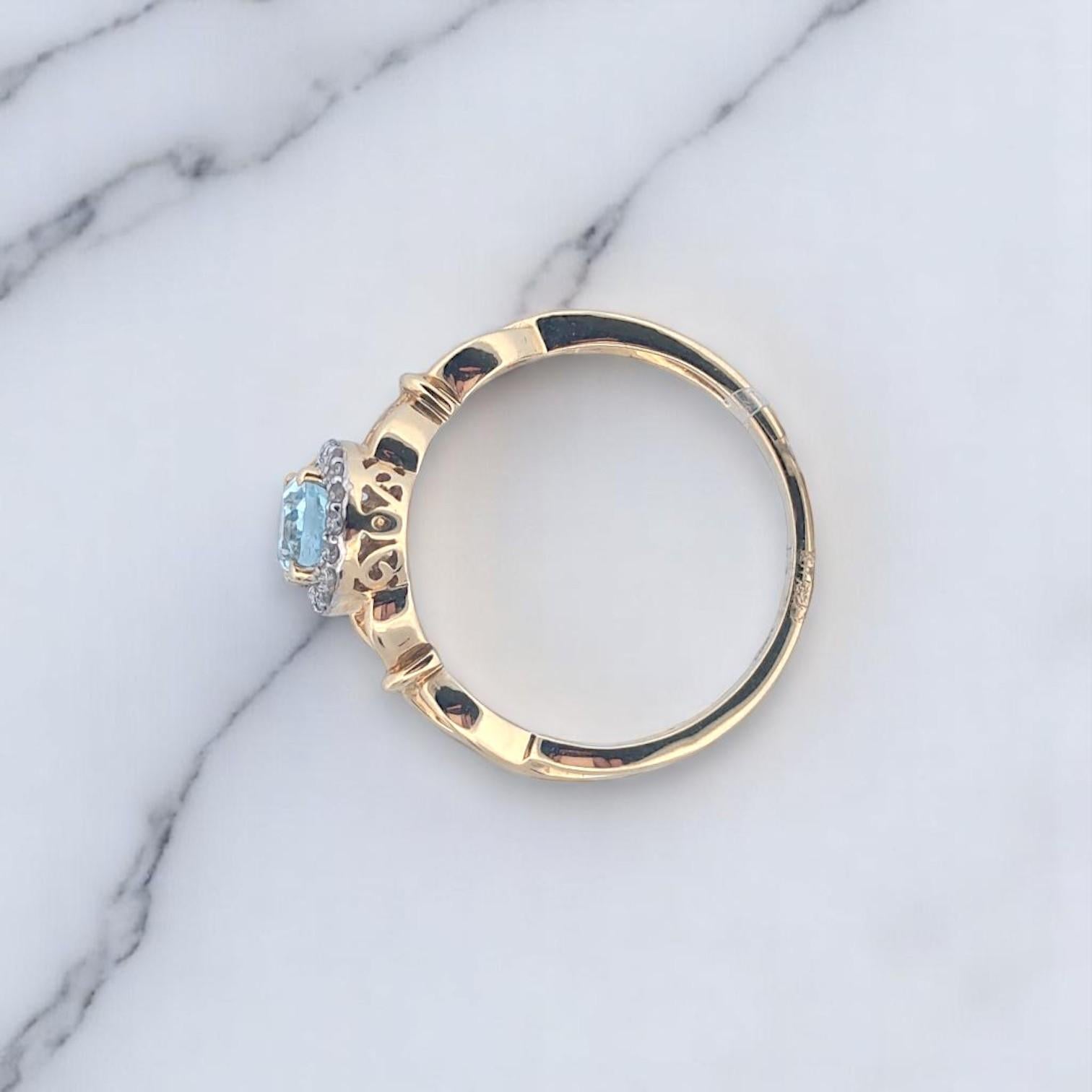 Moderne Billie  Bague aigue-marine, or jaune 10 carats avec aigue-marine ovale naturelle de 0,60 carat en vente