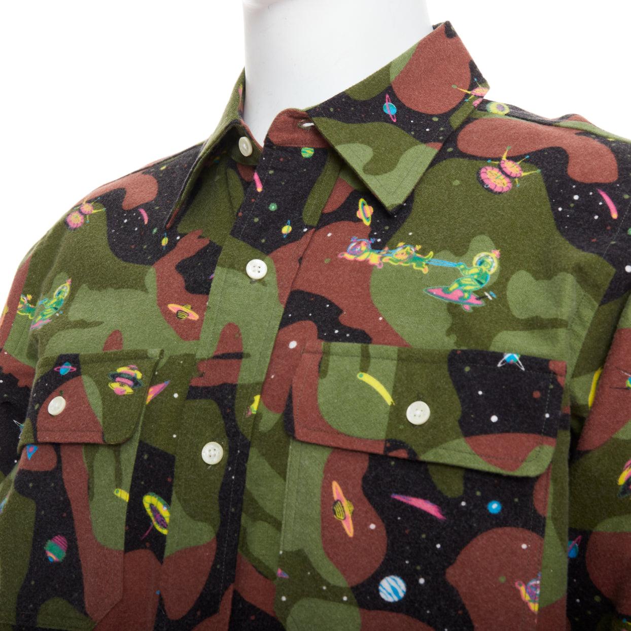 BILLIONAIRE BOYS CLUB green brown cotton camo UFO print shirt M
Reference: PRWU/A00074
Brand: Billionaire Boys Club
Material: Cotton
Color: Green, Brown
Pattern: Camouflage
Closure: Button
Extra Details: UFO cartoon on camo print.
Made in:
