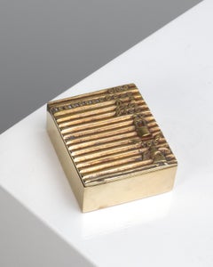 Milliarden Mal kam und ging die Liebe, Vergoldeter Bronzekasten von Line Vautrin, Frankreich