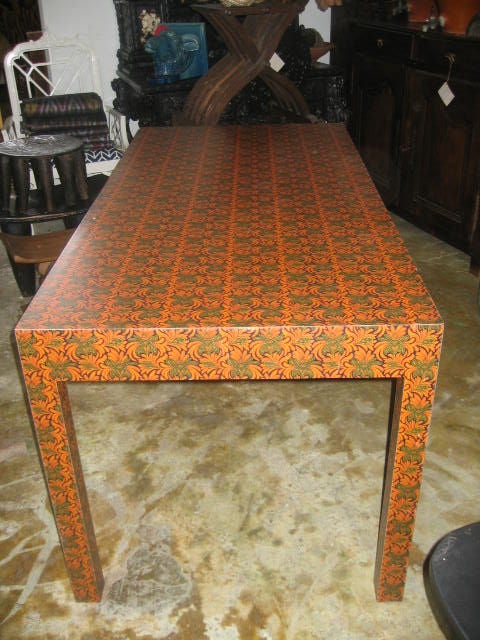 Original custom parson's table by Billy Baldwin in the 1960s.
Created for Stark Carpet Showroom in Los Angeles.

Paisley fabric over wood and laminated for easy use.