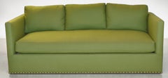 Maßgefertigtes „Tuxedo“-Sofa von Billy Baldwin Studio, grüner Wollfilz, mit Messing-Nagelkopfverzierung