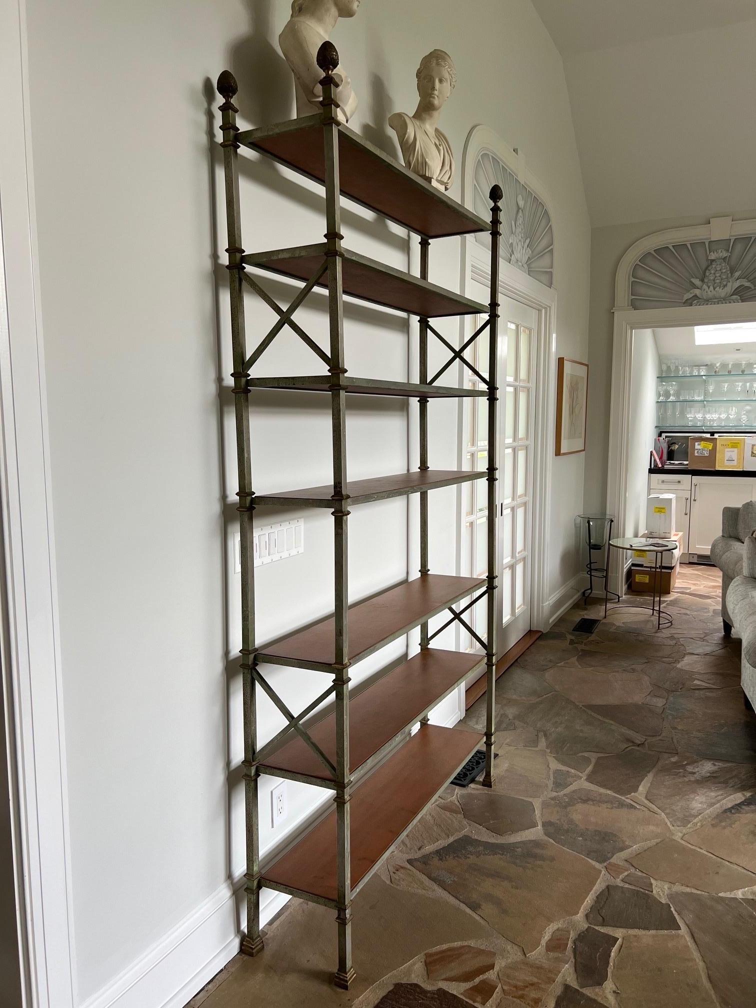 Billy Baldwin Style Metal & Brass Etagere Book Shelves, 20th Century
This etagere, crafted from metal, brass and faux leather shelves, showcases a minimalist yet elegant design. The metal frame, finished in a soft, silvery hue, features sleek,