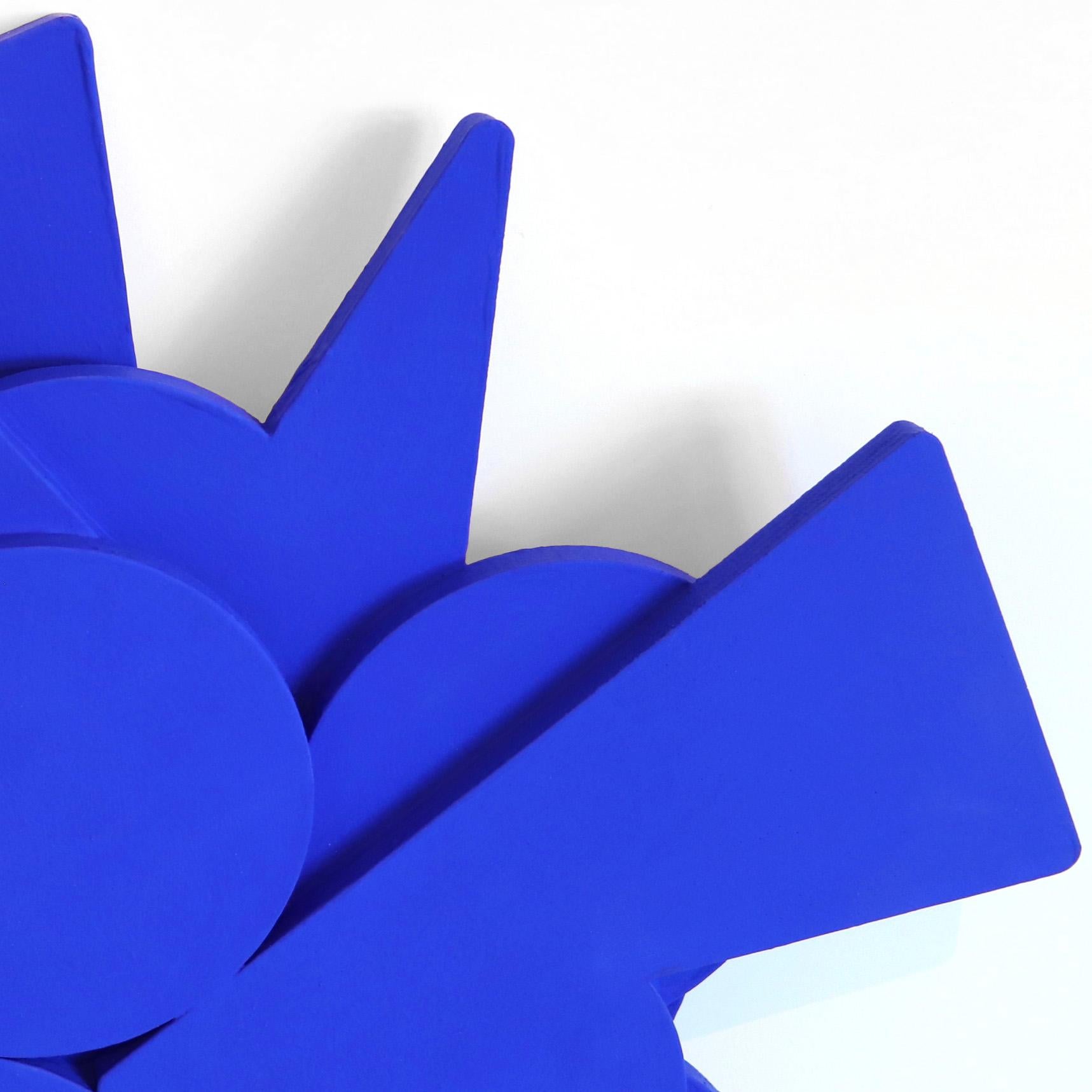 Azul - Minimalist Sculpture by Billy Criswell