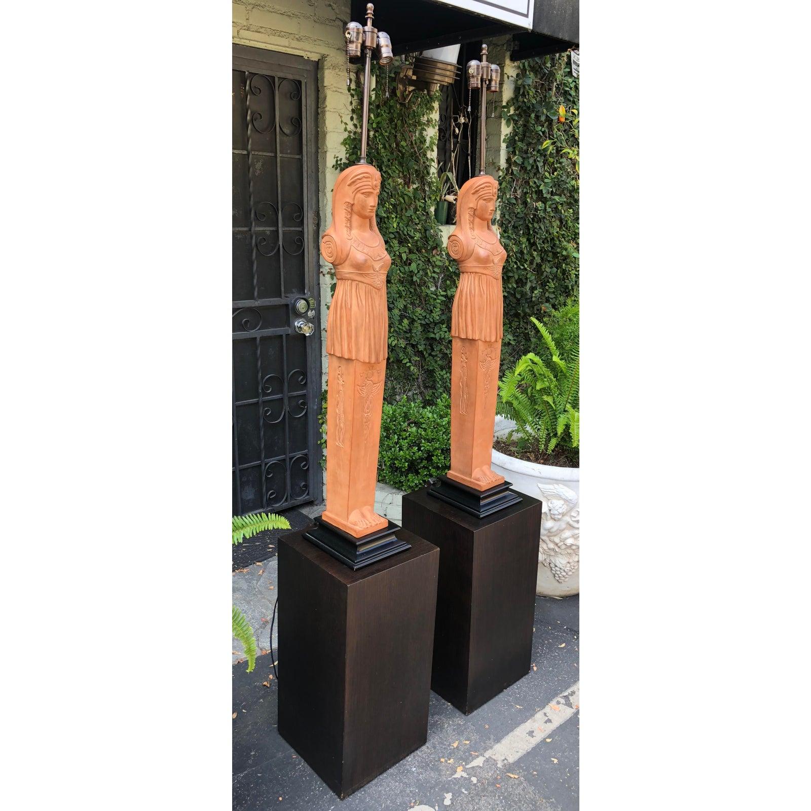 Billy Haines Hollywood Regency Lamps with Antique Egyptian Terracotta Figures im Zustand „Hervorragend“ in LOS ANGELES, CA