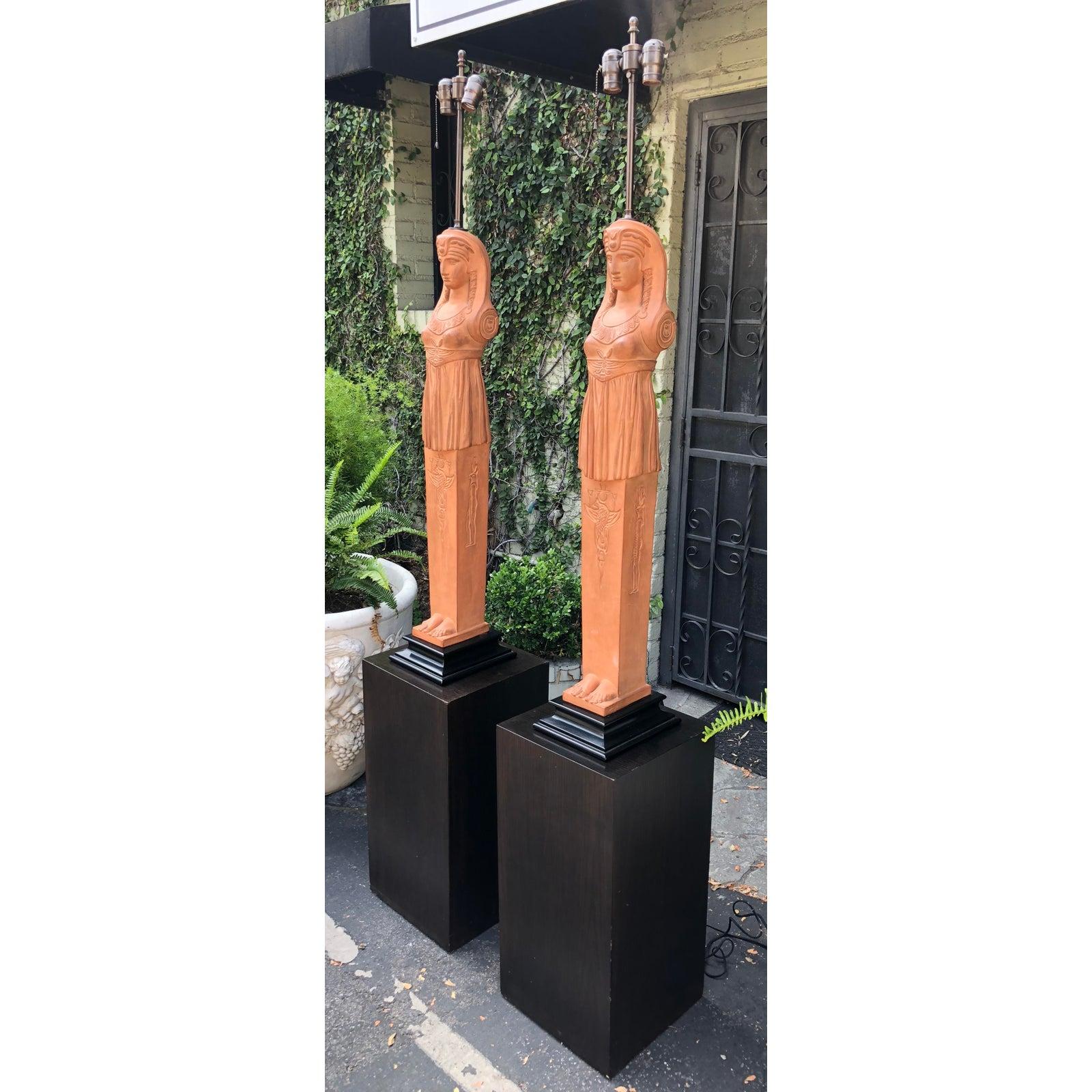 Billy Haines Hollywood Regency Lamps with Antique Egyptian Terracotta Figures (20. Jahrhundert)