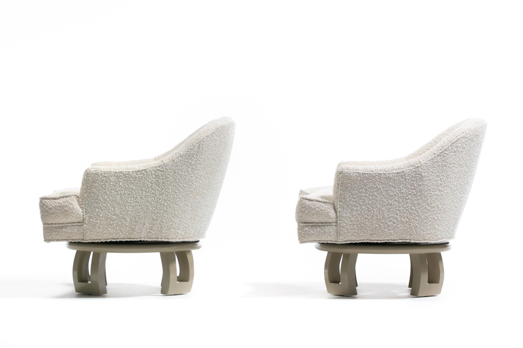 Billy Haines Hollywood Regency Chaises longues pivotantes en acajou et bouclé crème en vente 3