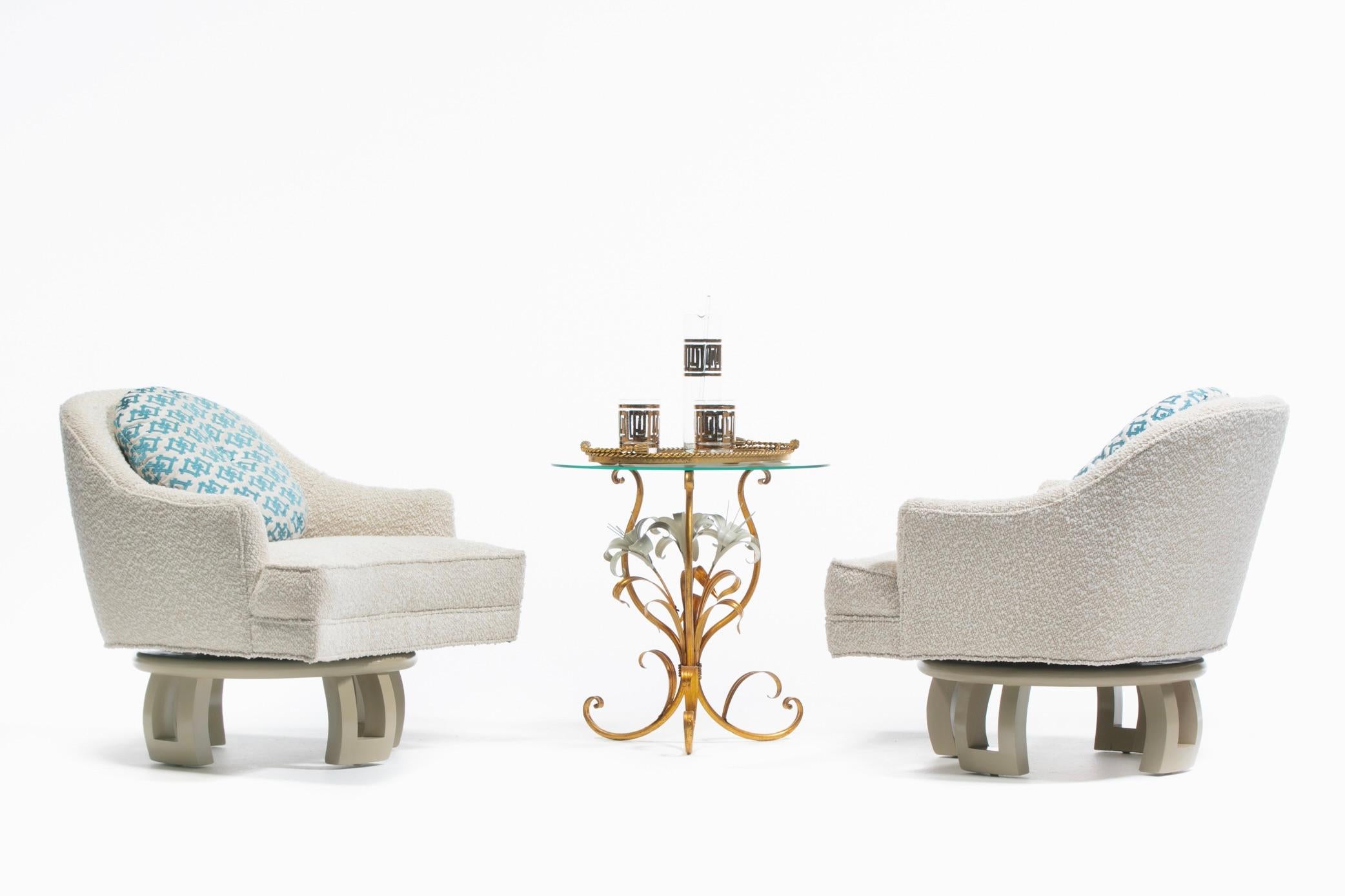 Billy Haines Hollywood Regency Chaises longues pivotantes en acajou et bouclé crème en vente 6