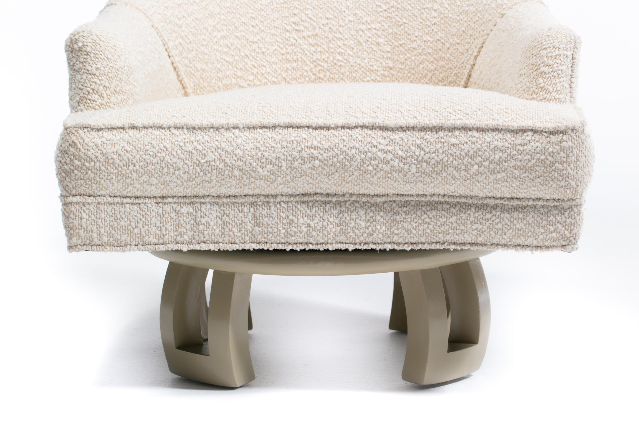 Billy Haines Hollywood Regency Chaises longues pivotantes en acajou et bouclé crème en vente 8