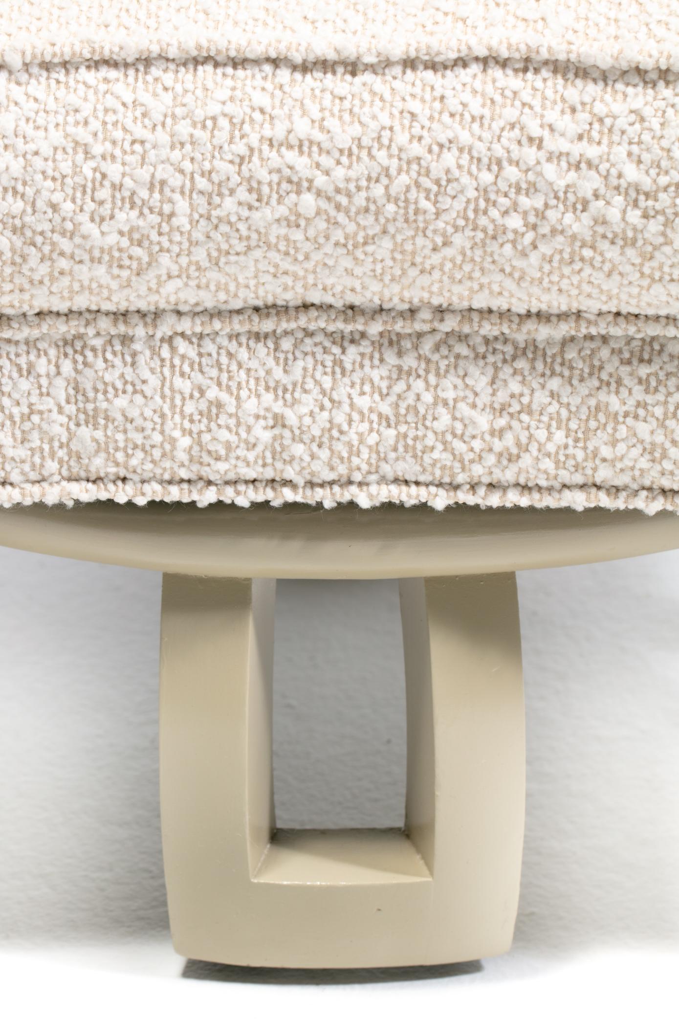 Billy Haines Hollywood Regency Chaises longues pivotantes en acajou et bouclé crème en vente 12
