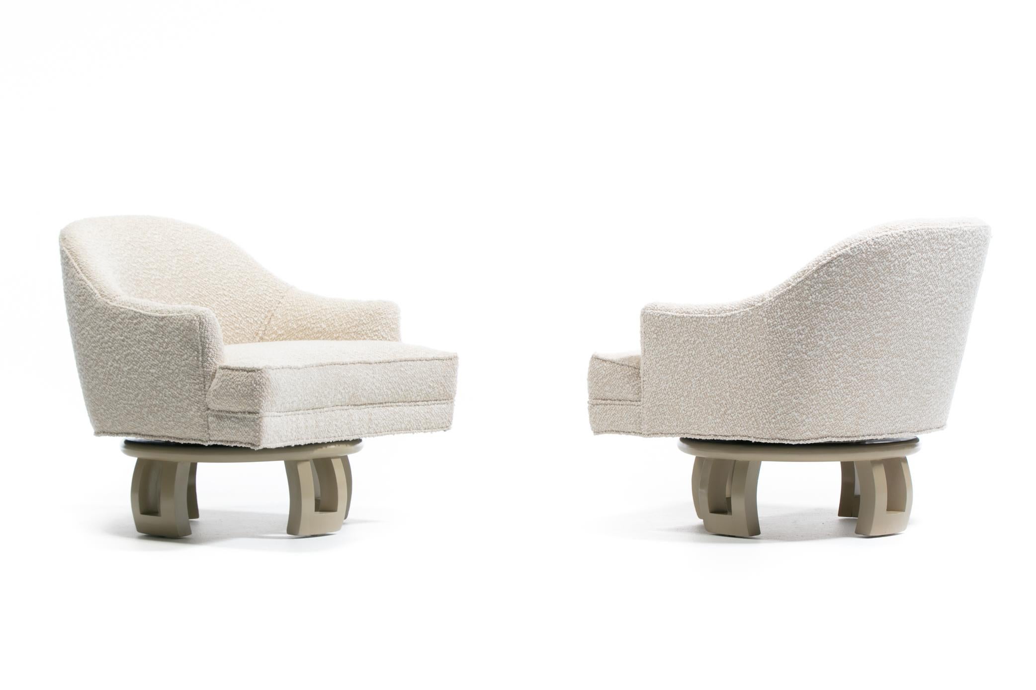 Billy Haines Hollywood Regency Chaises longues pivotantes en acajou et bouclé crème en vente 13