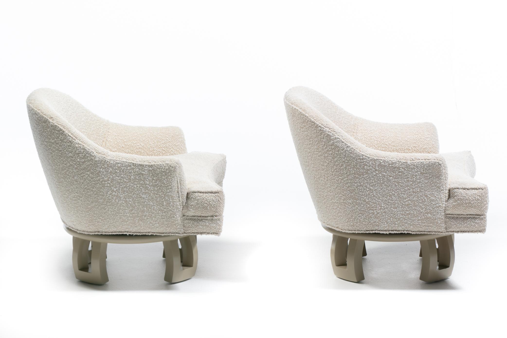 Milieu du XXe siècle Billy Haines Hollywood Regency Chaises longues pivotantes en acajou et bouclé crème en vente