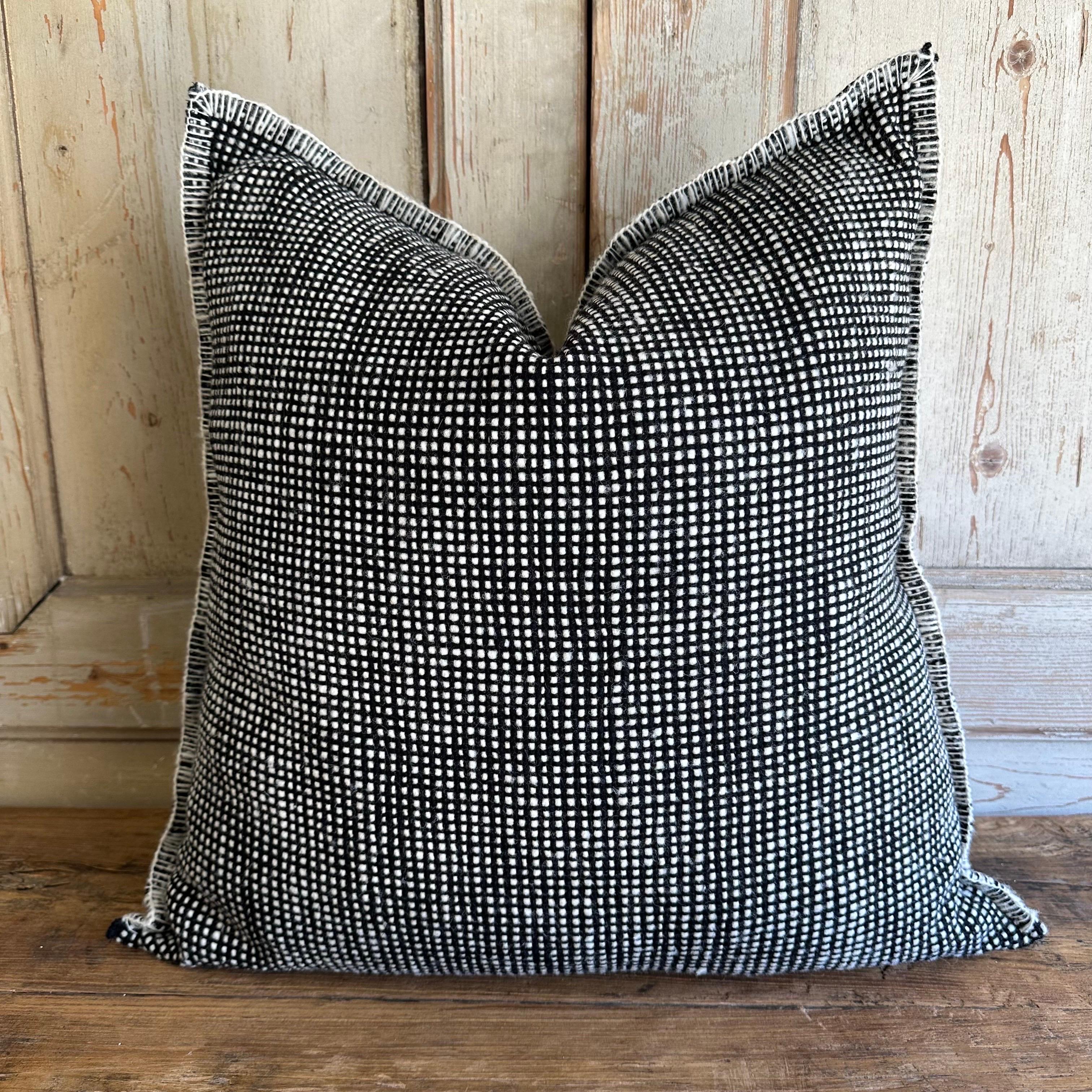 Billy hand made wool Alpaca pillow
Color: black / white
Size: 24