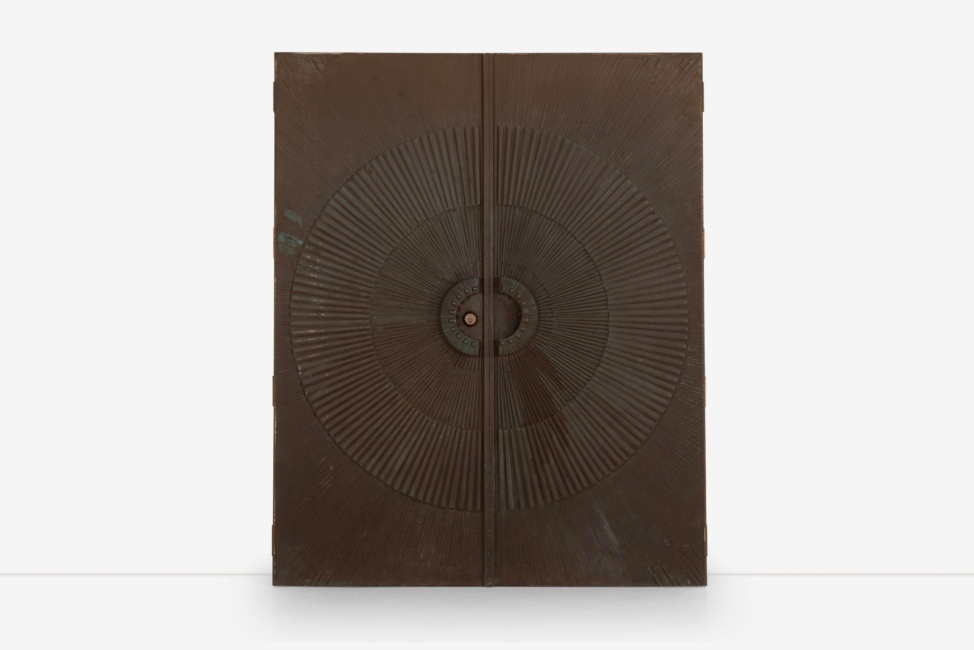 Billy Joe McCarroll and David Gillespie Bronze Brutalist Heroic Sunburst Doors In Good Condition For Sale In Chicago, IL