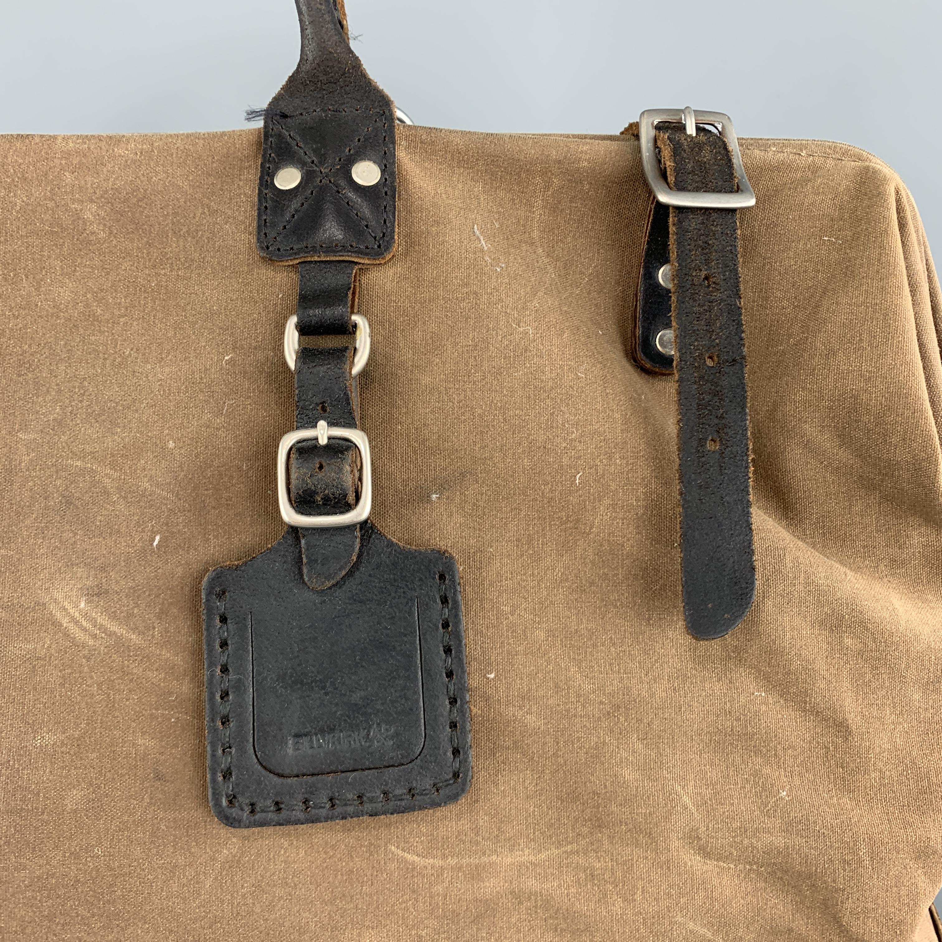 BILLY KIRK work style bag comes in distressed taupe canvas with a hinge top closure, double top handles, black leather bottom panel, detachable strap, and inner pocket. Made in USA.

Good Pre-Owned Condition.

Measurements:

Length: 20 in.
Width: 7