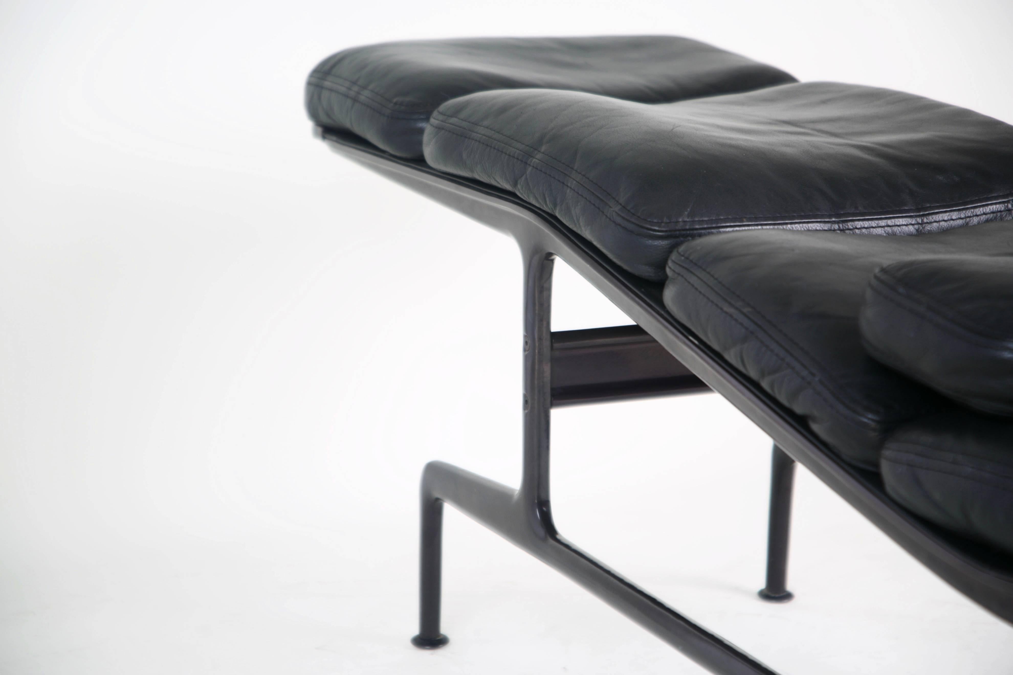 Billy Wilder Chaise Longue by Ray & Charles Eames for Herman Miller, Signed 1988 In Excellent Condition In Los Angeles, CA