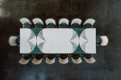 Tavolo da pranzo moderno Biloba, marmo Calacatta, fatto a mano in Portogallo da Greenapple