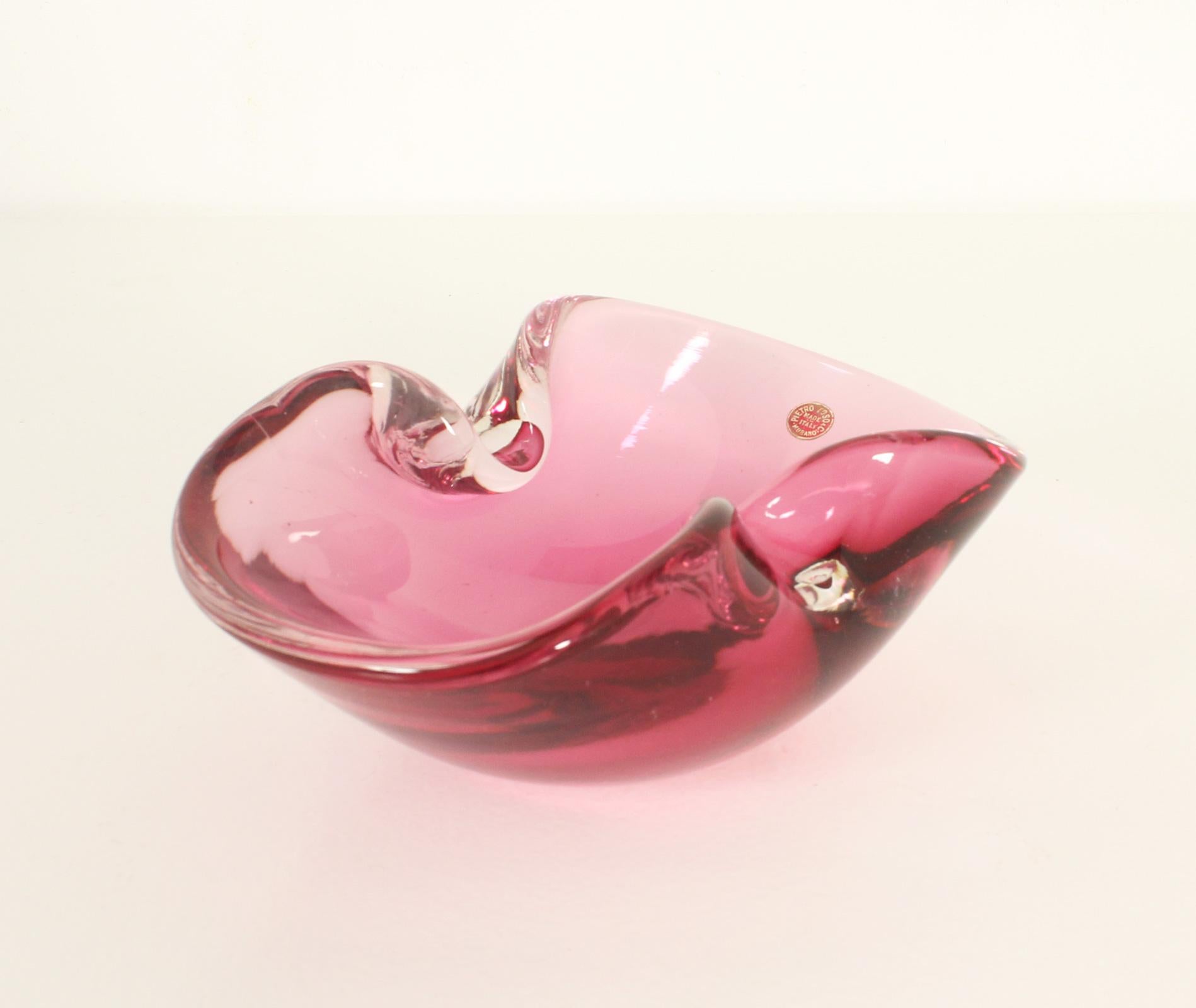 Italiano Posacenere di Murano bilobato in vetro rosa Sommerso di Pietro Toso, Italia in vendita