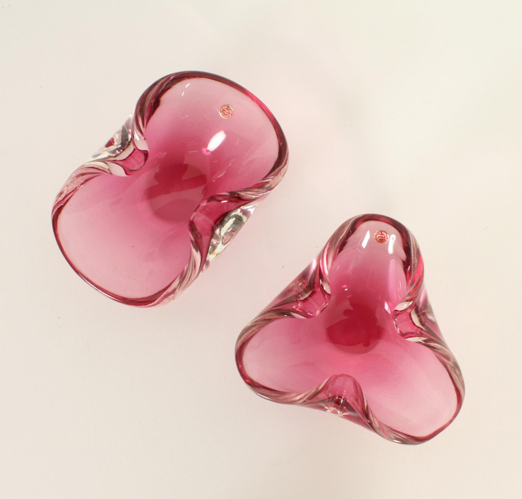 Vetro di Murano Posacenere di Murano bilobato in vetro rosa Sommerso di Pietro Toso, Italia in vendita