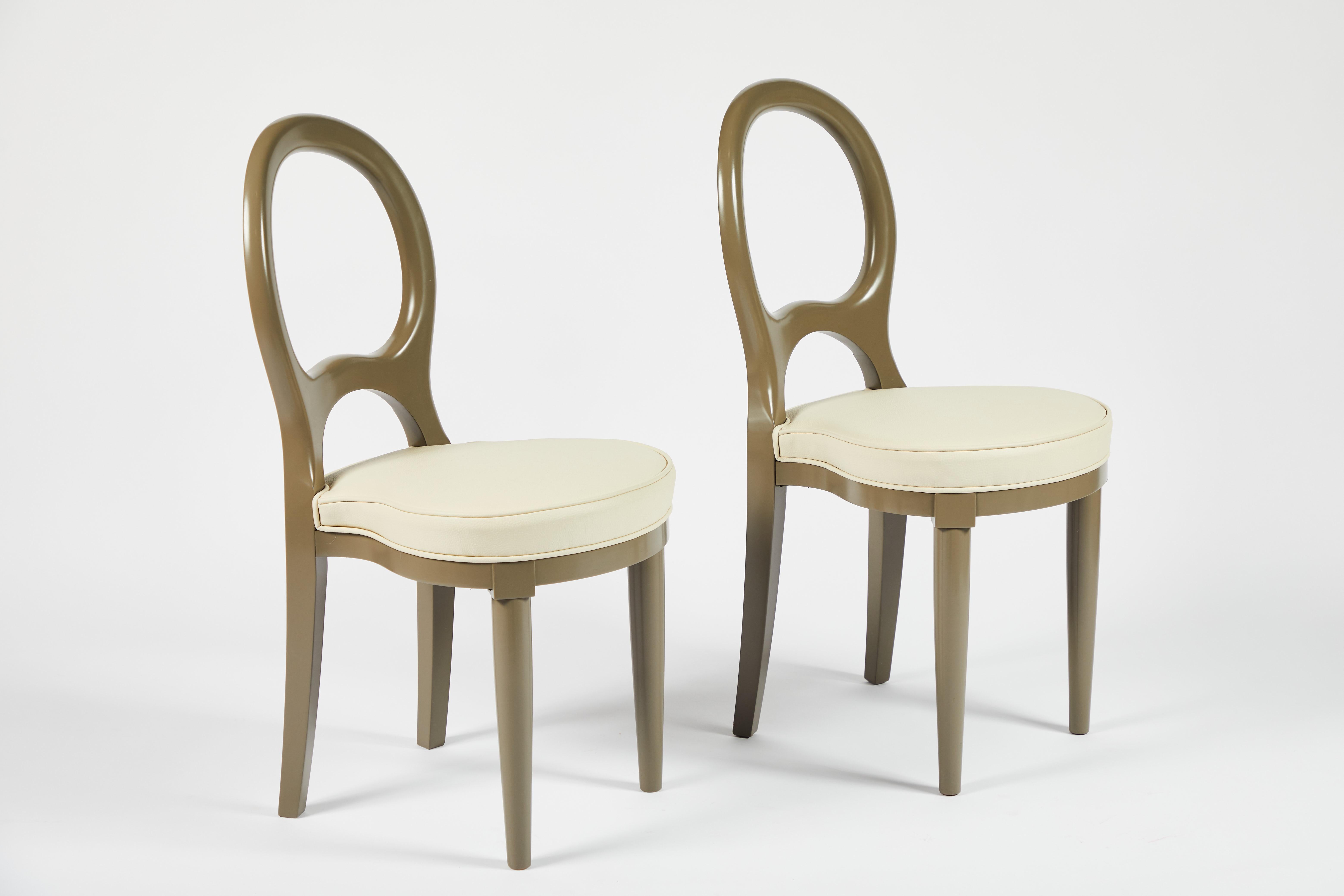 Bilou Bilou dining chairs, set of 4
Material: Beech
Finish: Taupe Lacquer
Condition: Good, minor nicks in paint.

   