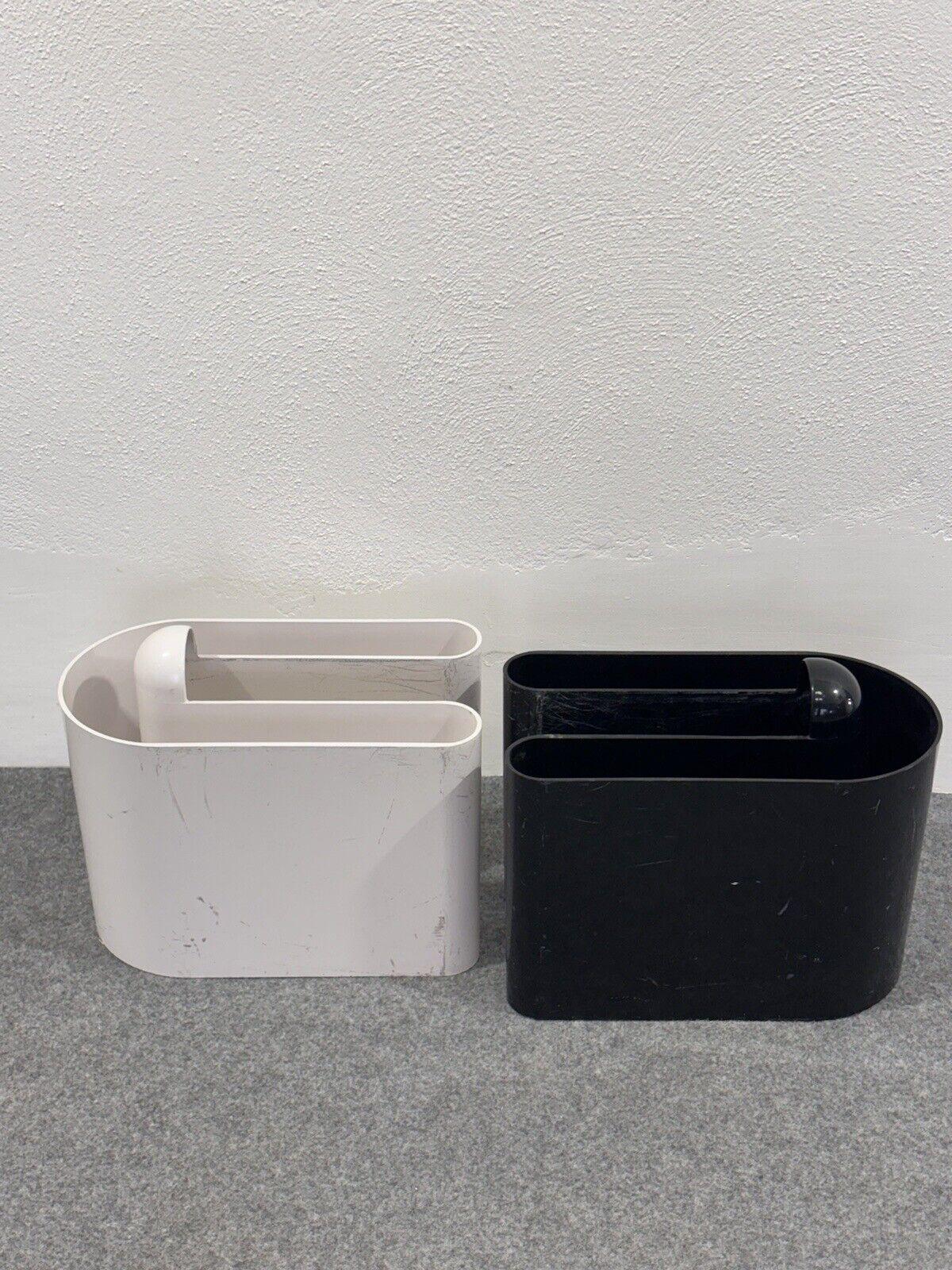 Plastic Bilumen Magazine rack White/Black Rodolfo Bonetto Design 1960's For Sale