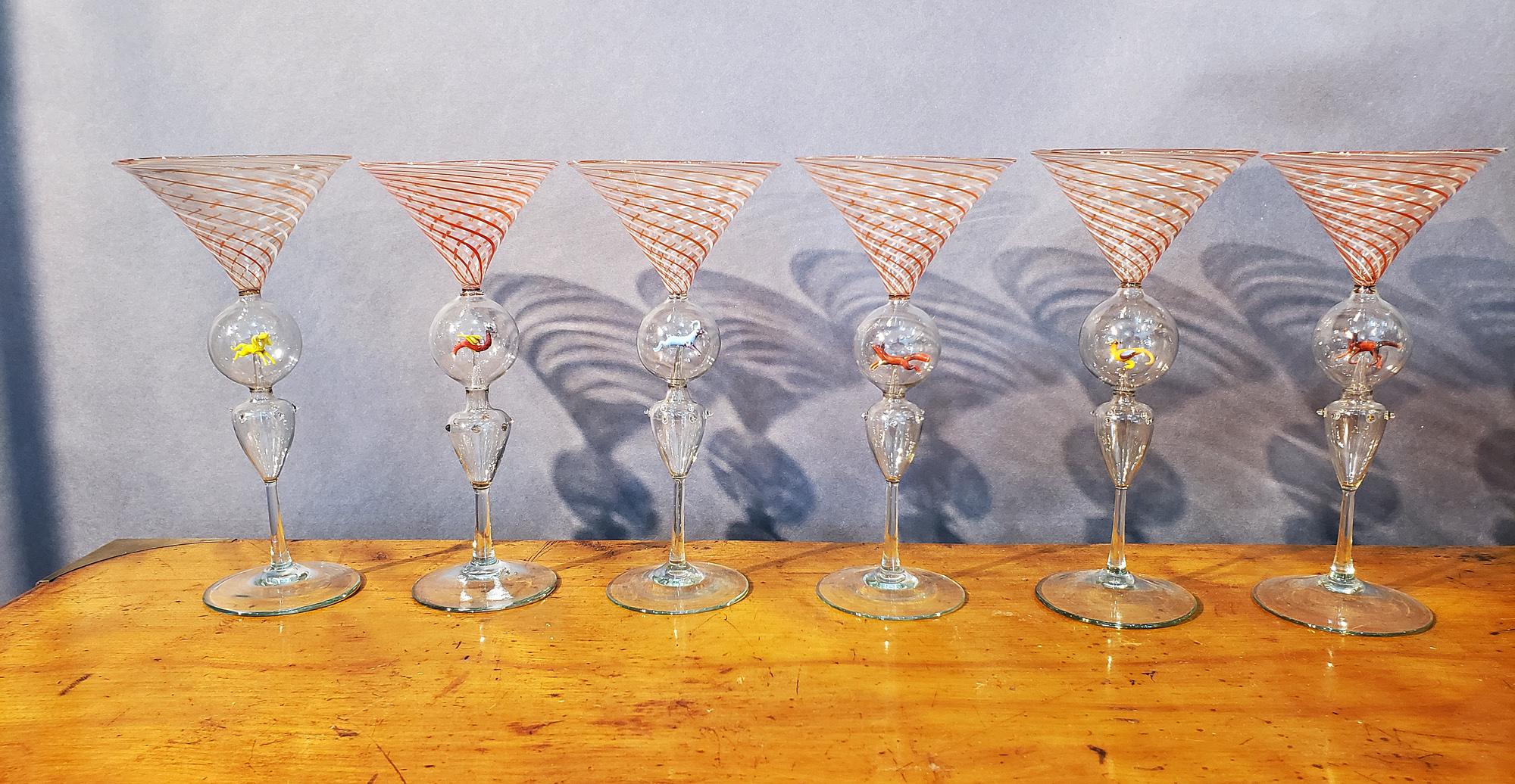 Bimini Animal Martini Cocktailgläser mit Tieren - Vierer-Set,
CIRCA 1925-35

Die Bimini-Cocktailgläser mit Fuß haben zwei zentrale 