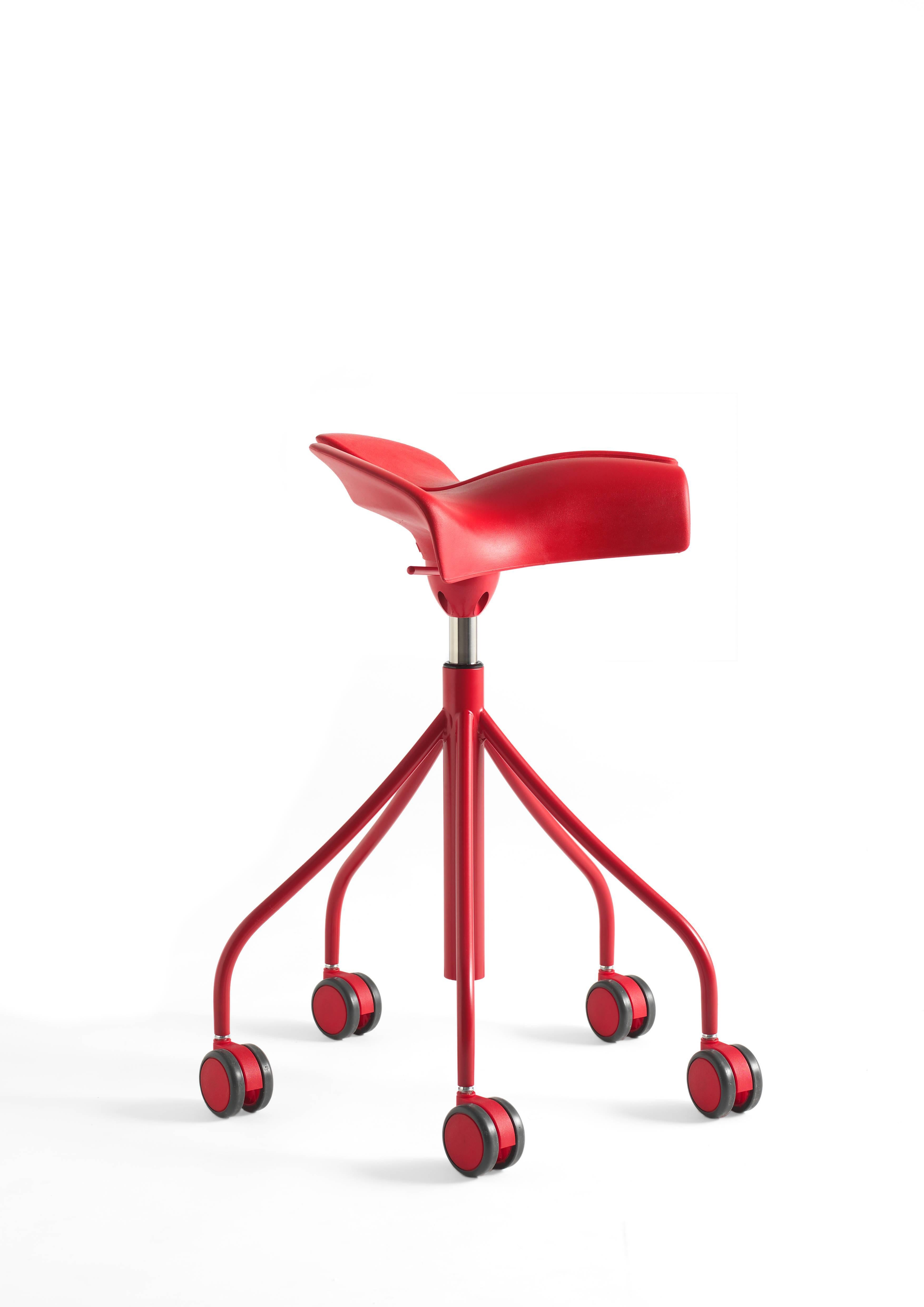 Moderne Tabouret de bureau/de salle à manger en acier poli avec finition rouge à 5 roues  Tabouret Binaria en vente