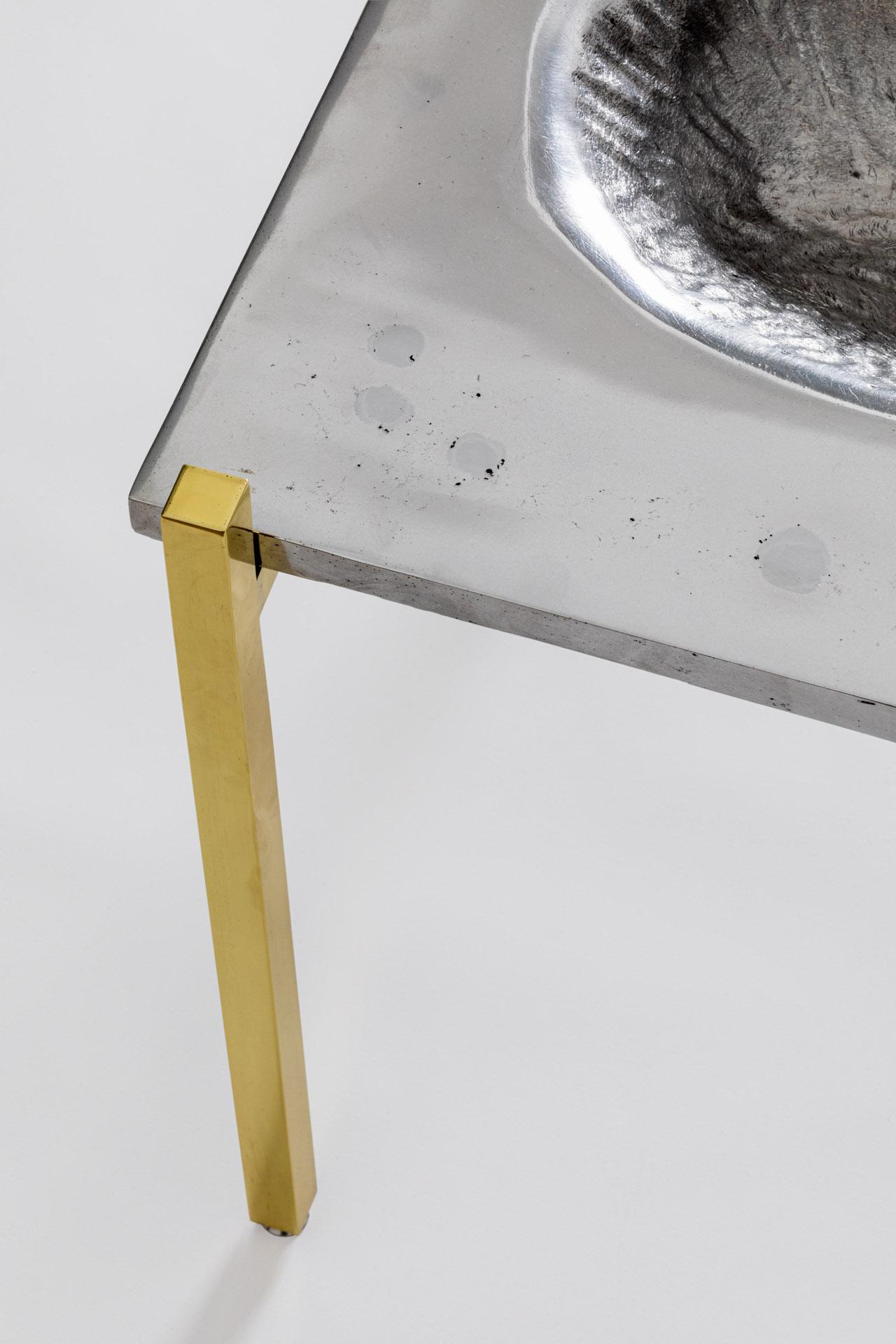 Table d'appoint Binary en fonte de cire perdue d'aluminium et laiton poli, édition Lunar Neuf - En vente à Roma, IT