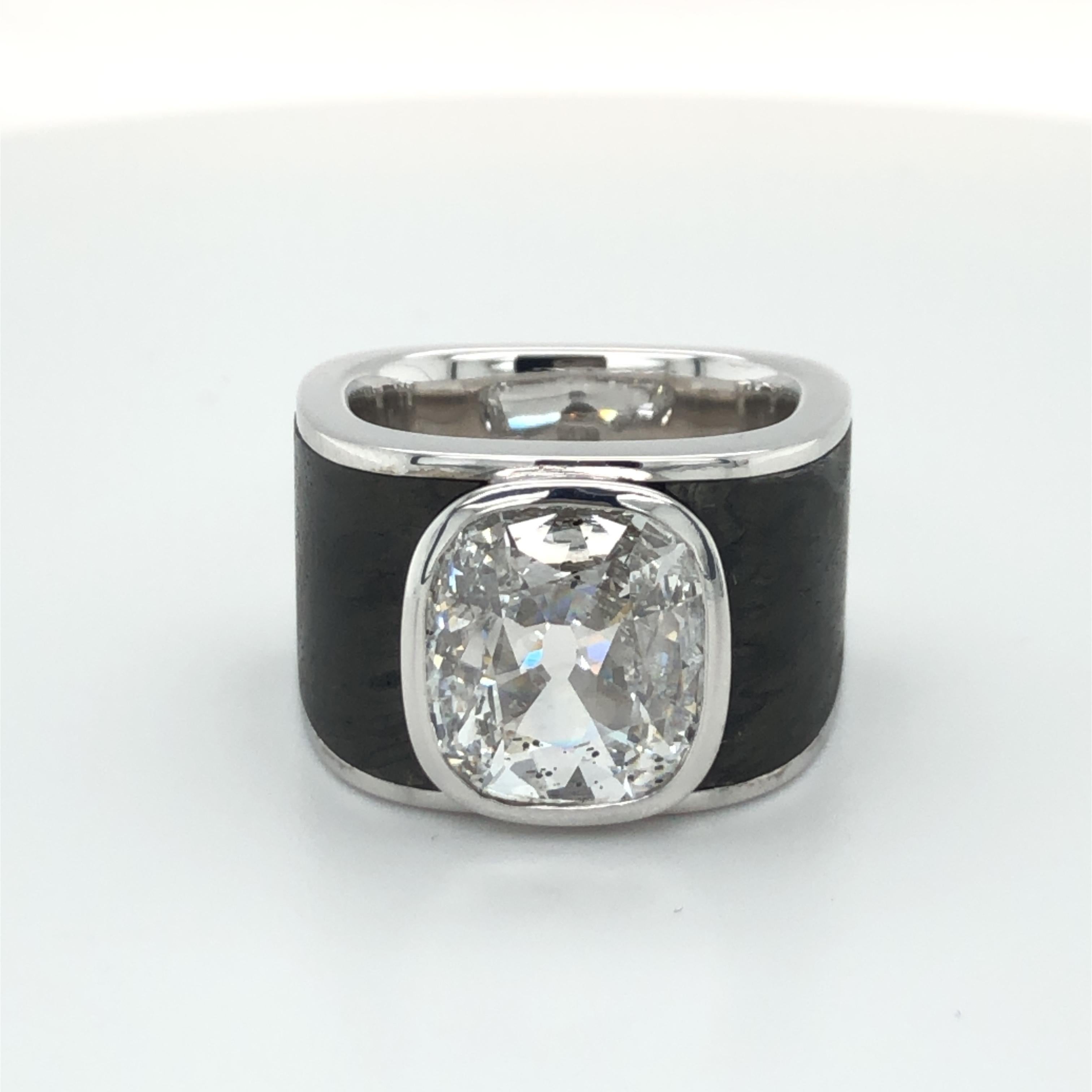 Contemporary Binder Moerisch 3.41 Carat Diamond Ring in 18 Karat White Gold and Carbon