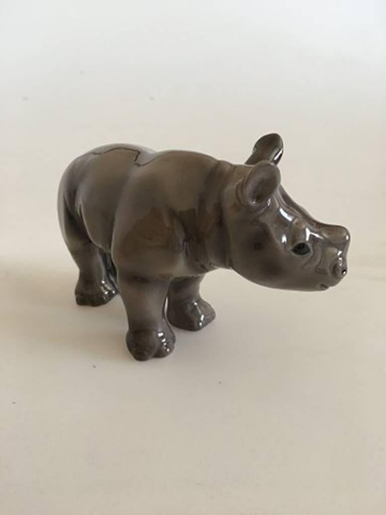 Bing & Grøndahl 2006 Mother's Day figurine of black rhino calf. Measures: 10 x 6 cm (3 15/16 inches x 2 23/64 inches). In perfect condition, with original box.