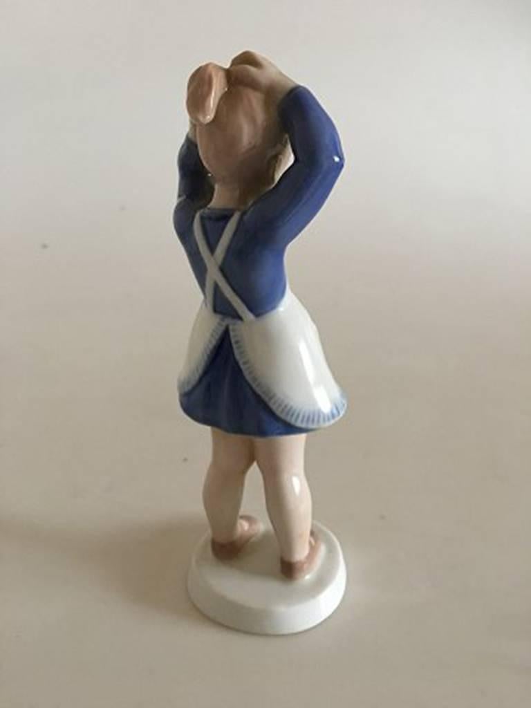 Bing & Grondahl Figurine Anne #2381. Measures 19cm and is in good condition. Designed by Claire Weiss.
