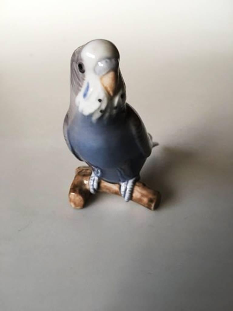 Bing & Grondahl figurine budgerigar blue #2210. Measures: 15 cm and is in good condition.