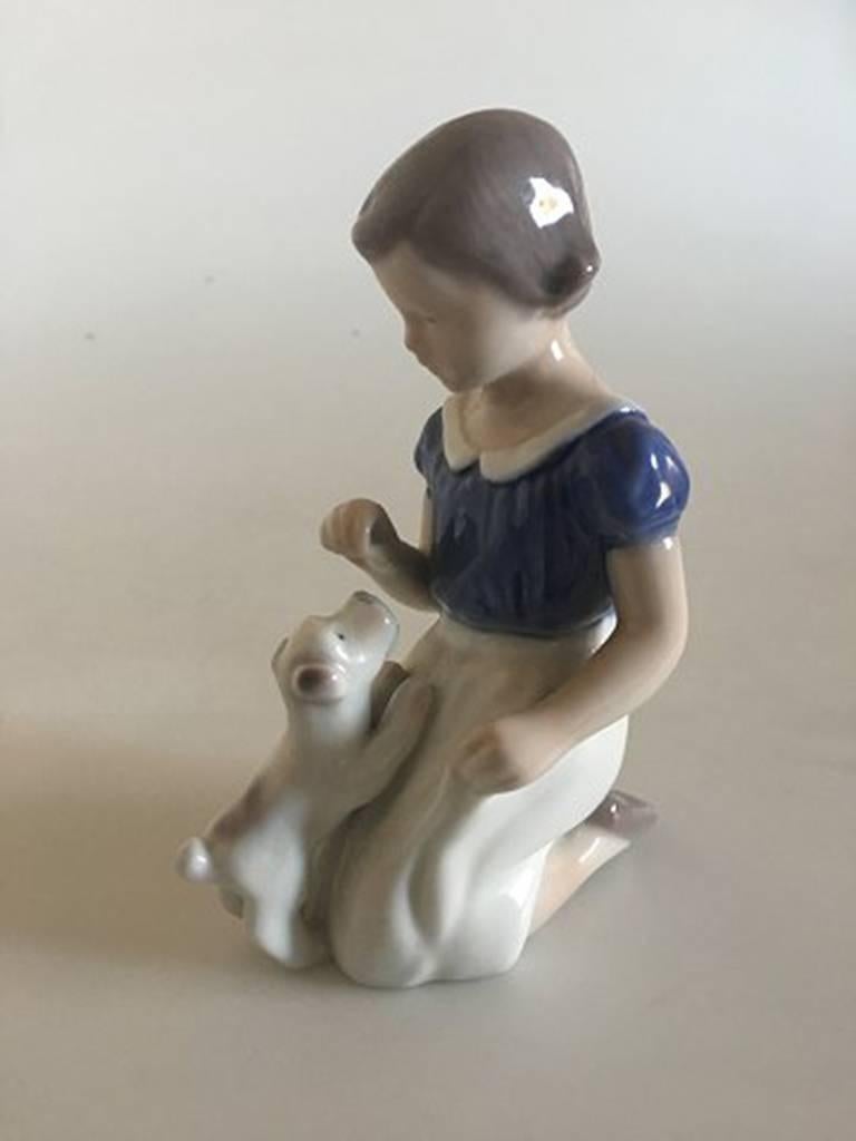 Bing & Grondahl figurine girl with puppy #2316. Measures: 13 cm and is in good condition. Designed by Vita Thymann.