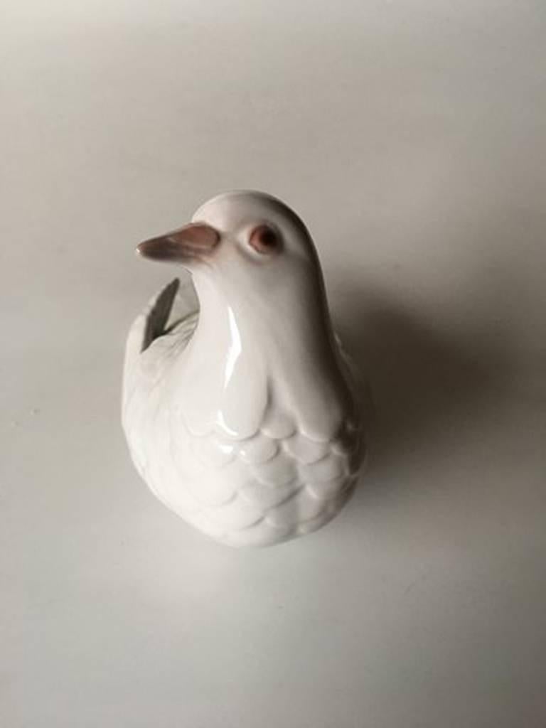 Art Nouveau Bing & Grondahl Figurine of Pigeon with Lowered Tale #2540 For Sale