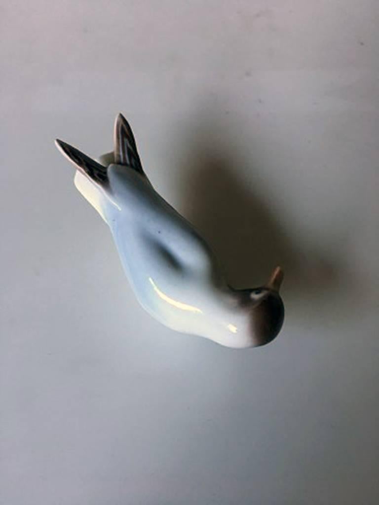 Bing & Grondahl figurine seagull #1810 RC 430. Measures 9cm and is in good condition. Designed by Jens Peter Dahl Jensen.