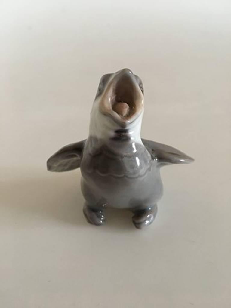 Bing & Grondahl figurine sparrow #1852. Measures 9cm and is in good condition.