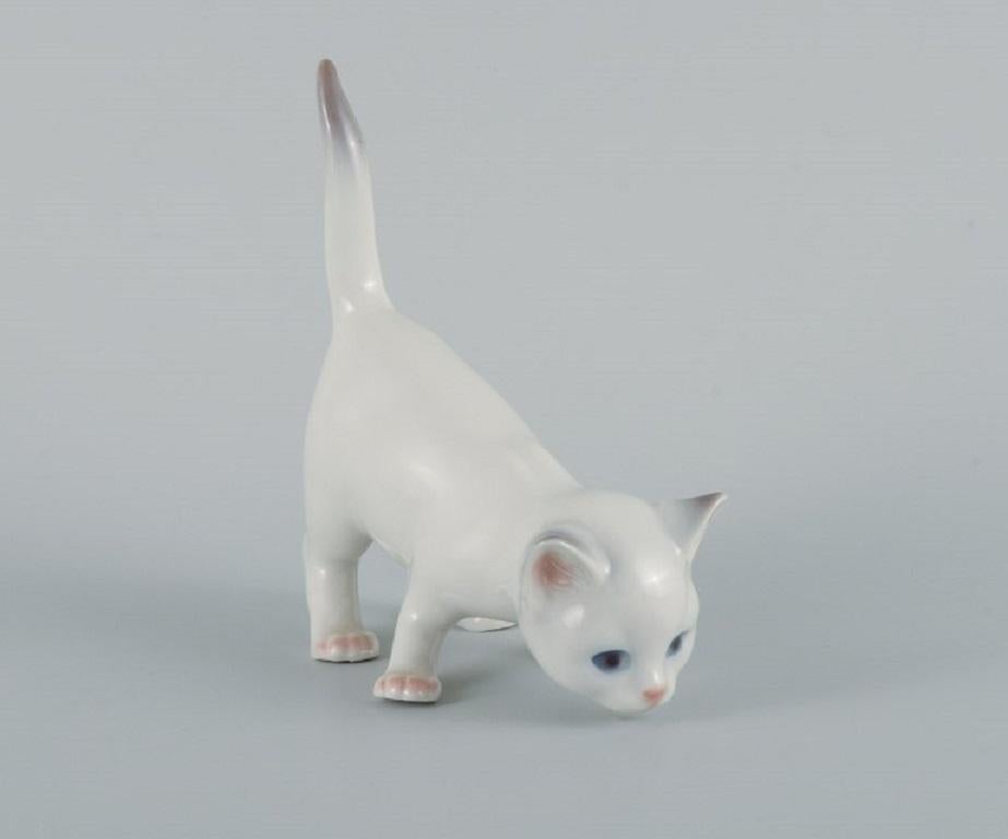 Bing and Grøndahl, kitten in porcelain. Mid-20th century. In Excellent Condition In København, Copenhagen