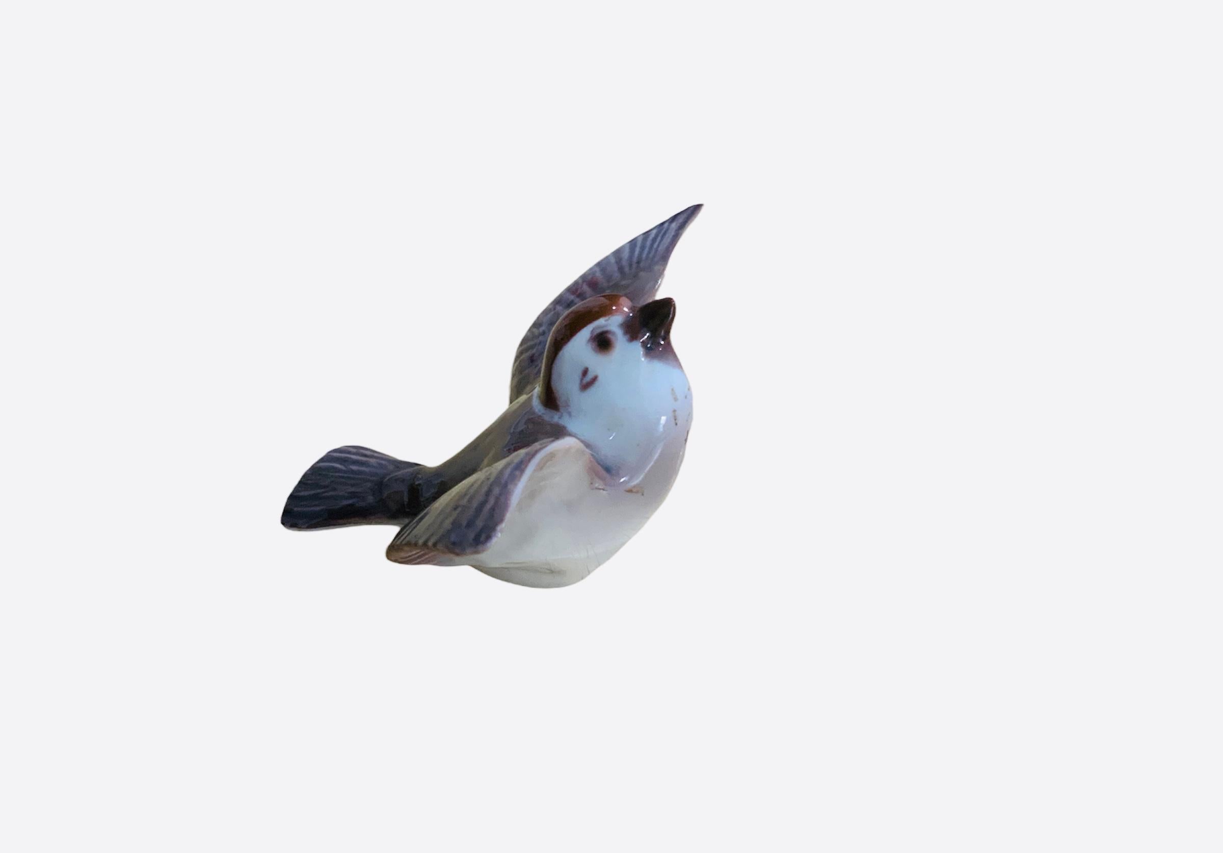 Bing and Grondahl Porcelain Bird Figurine-Sparrow In Good Condition In Guaynabo, PR
