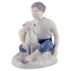 Bing y Grondahl, figurita de porcelana de niña con cordero.