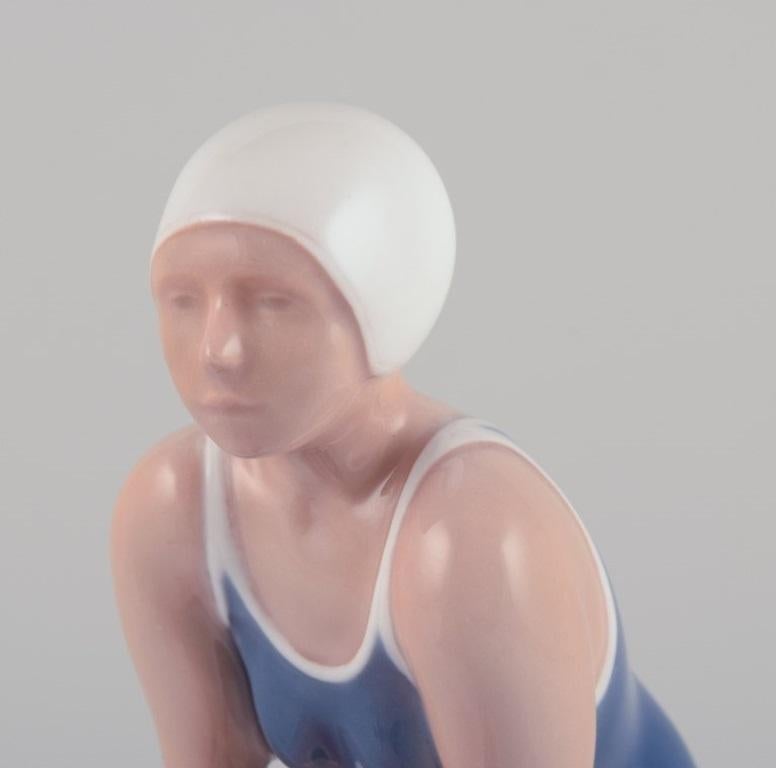Bing y Grondahl, figurita de porcelana de niña en bañador. Rara figura Art Decó. mediados del siglo XX en venta