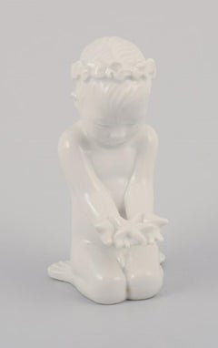 Bing et Grondahl, trois figurines de filles en porcelaine 1930-1950s.