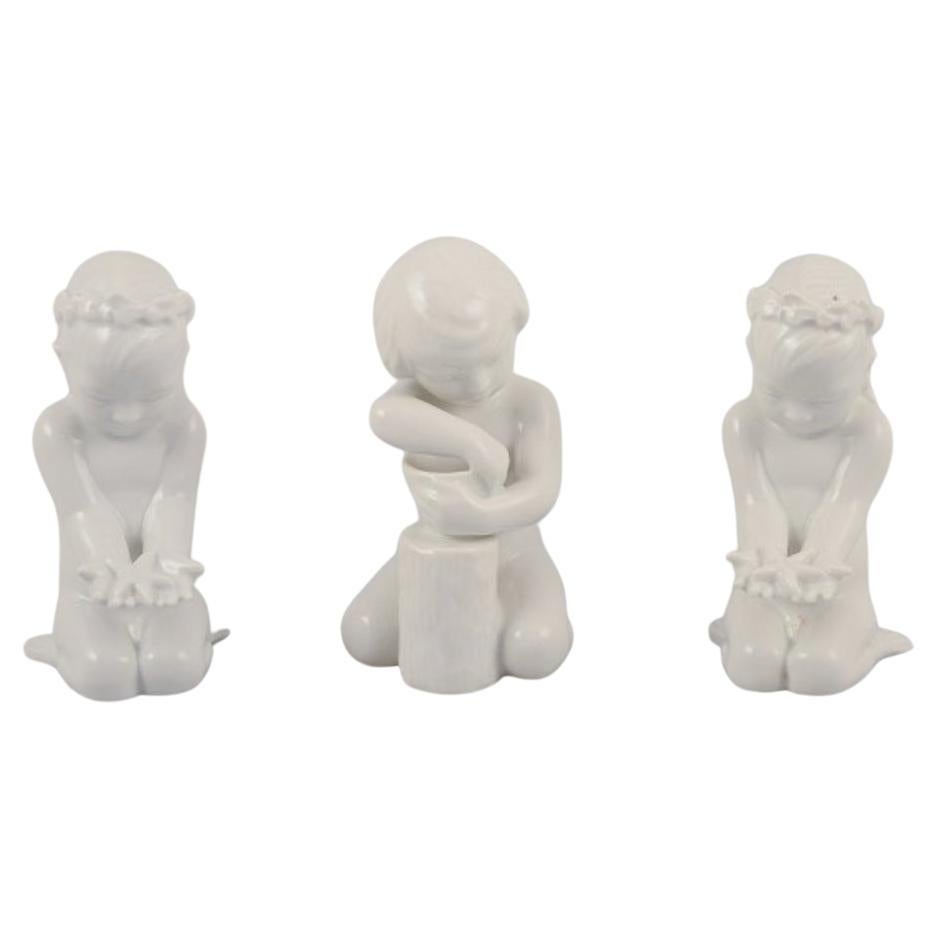 Bing y Grondahl, tres figuritas de porcelana de niñas.  1930-1950s.